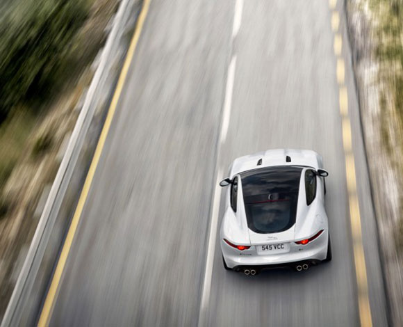 جاكوار تكشف من دبي عن F-Type كوبيه ذات الفخامة والقوة الخارقة