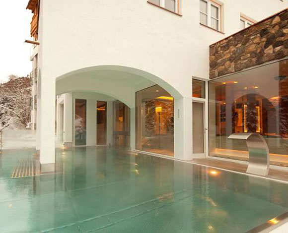 "Grand Hotel Kronenhof" عراقة 150 سنة في جبال الألب 
