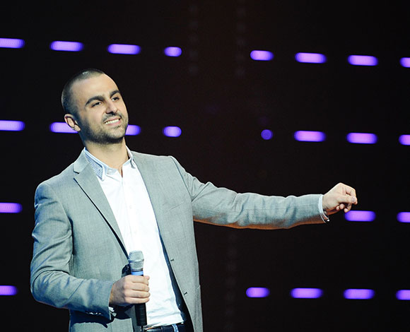 أحلام تهدي مشترك 10 آلاف دولار في حلقة The Winner Is