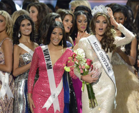 ملكة جمال فنزويلا تتربّع على عرش جمال الكون لعام 2013