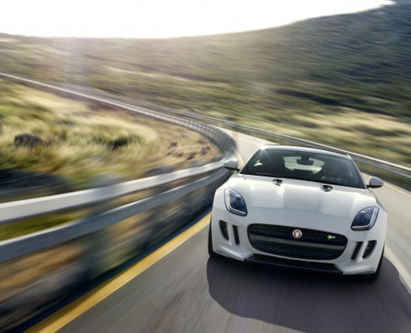 جاكوار تكشف من دبي عن F-Type كوبيه ذات الفخامة والقوة الخارقة