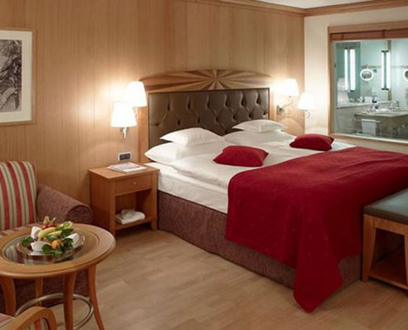 "Grand Hotel Kronenhof" عراقة 150 سنة في جبال الألب 