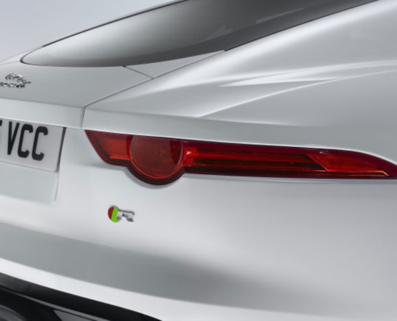 جاكوار تكشف من دبي عن F-Type كوبيه ذات الفخامة والقوة الخارقة