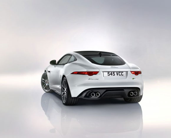 جاكوار تكشف من دبي عن F-Type كوبيه ذات الفخامة والقوة الخارقة