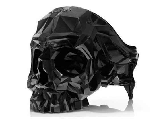 "Evilishly Skull Armchair"  كراس "شيطانية"