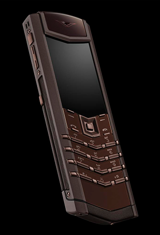 هاتف SIGNATURE PURE CHOCOLATE ينضمّ إلى مجموعة SIGNATURE من VERTU