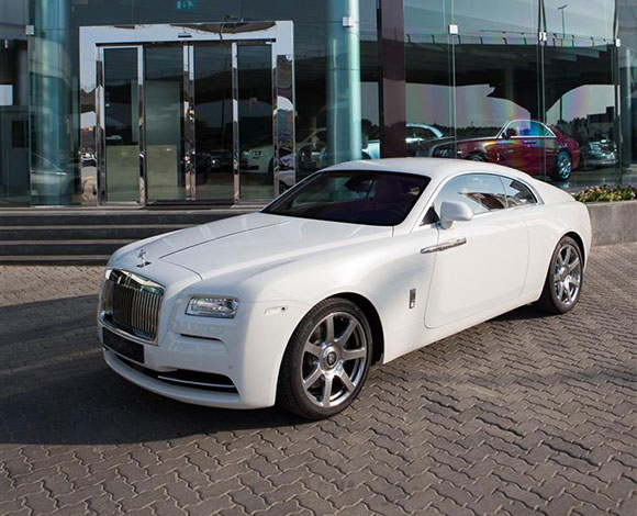 المركز الميكانيكي للخليج العربي يتسلم أول سيّارة رولز-رويس رايث في الشرق الأوسط