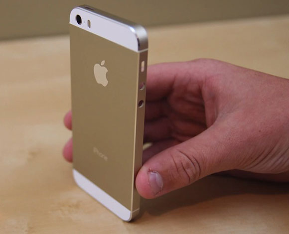 iPhone 5S الذهبي ينفد من السوق محقّقًا 10 آلاف دولار  