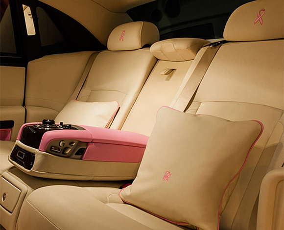 من هي الأميرة الإماراتية صاحبة الرولز الرويس الزهرية اللون؟