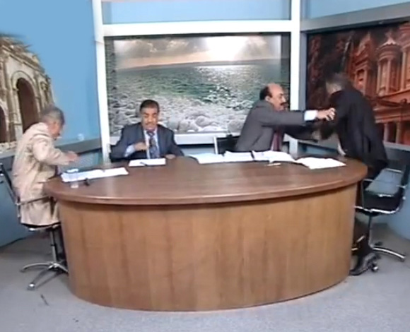  في الاردن: اشتباك بالايدي وضرب وشتائم على الهواء مباشر