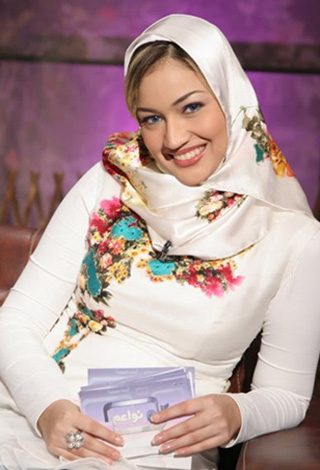 المذيعة السعودية هبة جمال تخلع حجابها