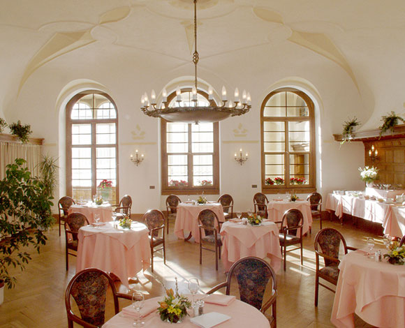 "Grand Hotel Kronenhof" عراقة 150 سنة في جبال الألب 