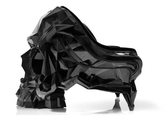 "Evilishly Skull Armchair"  كراس "شيطانية"