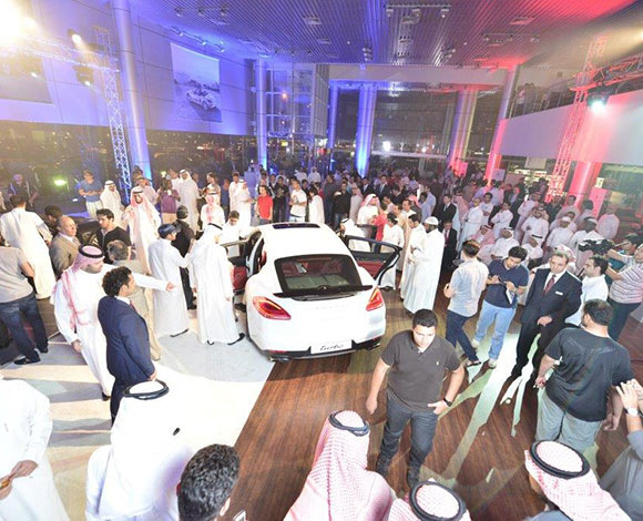 مركز بورشه السعودية يعلن عن وصول باناميرا الجديدة