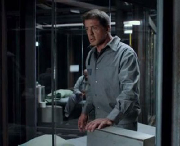 إيقاف فيلم Escape Plan في دبي لتضمنه شتمًا بالعربية