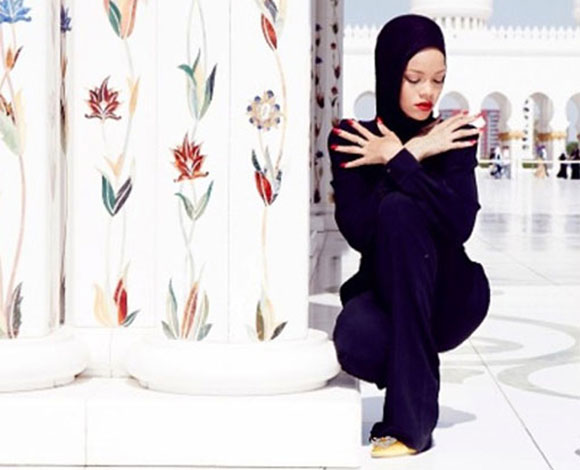 صور ريهانا تثير إستياء إدارة مسجد الشيخ زايد