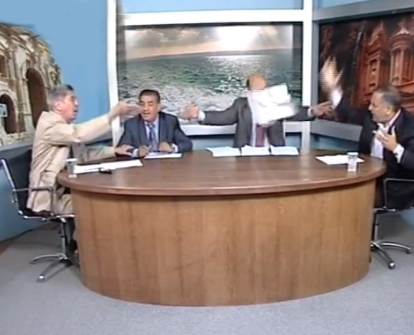  في الاردن: اشتباك بالايدي وضرب وشتائم على الهواء مباشر
