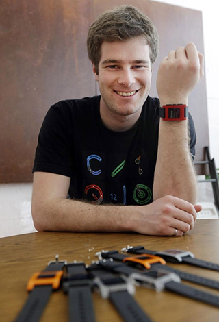 سر التمويل الجماعي الذي وصل إلى 10 ملايين دولار في Pebble