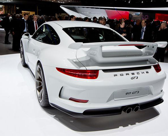 كل ما يجب أن تعرفه عن بورش 911 GT3 RS طراز 2015  