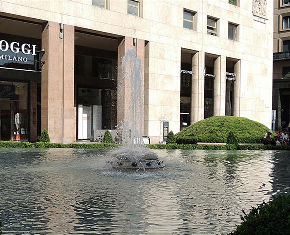 ساحة الدومو في ميلان: التاريخ يحتضن الحضارة