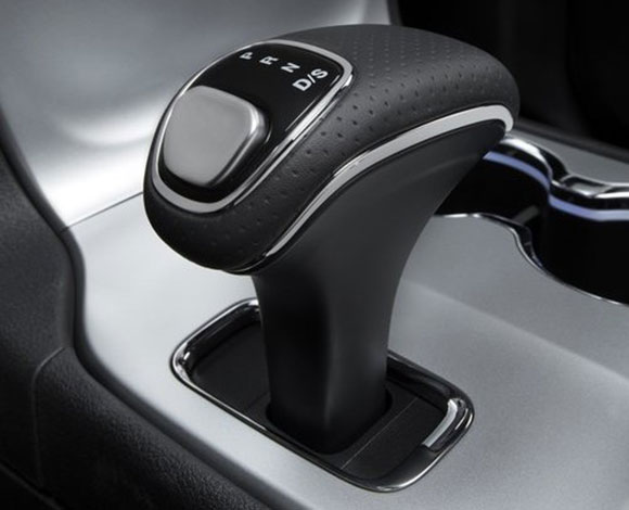 "غراند شيروكي إس آر تي8" جديدة كلياً في المنطقة