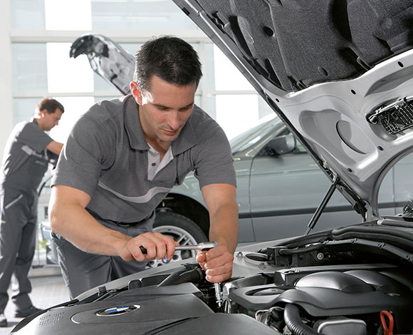 عملاء BMW الشرق الأوسط يختبرون متعة القيادة الخالصة مع خدمة BMW الشاملة