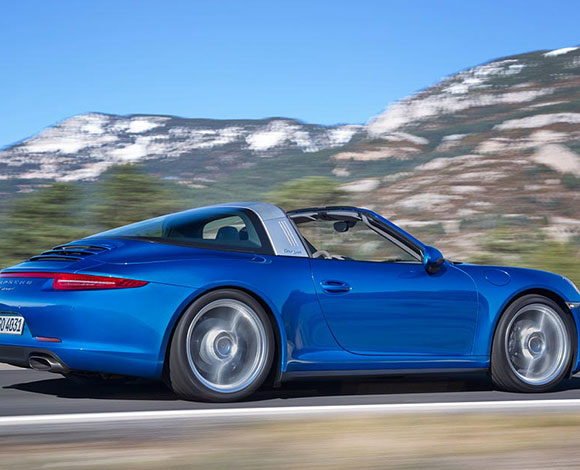 بورش "911 تارغا" الجديدة... طراز كلاسيكي عصري مع سقف مبتكر 