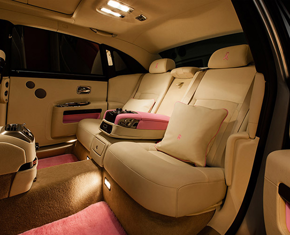 من هي الأميرة الإماراتية صاحبة الرولز الرويس الزهرية اللون؟