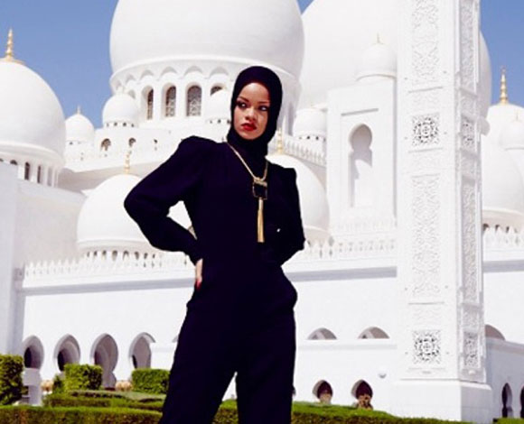 صور ريهانا تثير إستياء إدارة مسجد الشيخ زايد