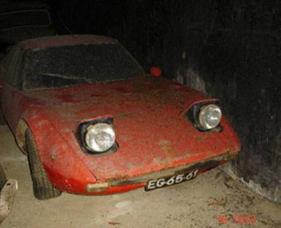 اشترى منزلاً فوجد أكثر من 180 سيارة في مزرعته!