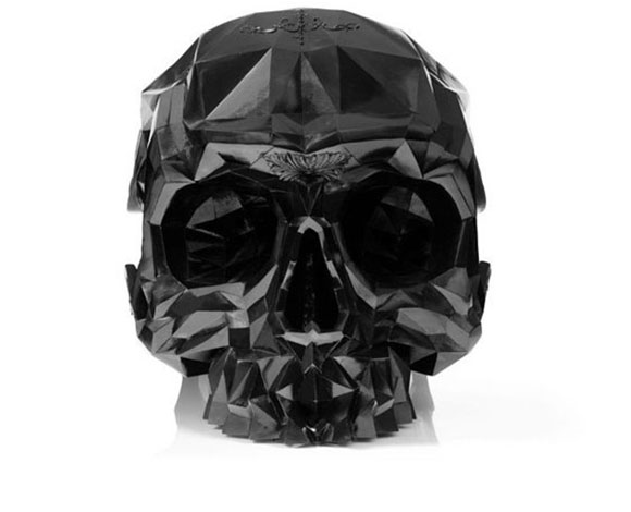 "Evilishly Skull Armchair"  كراس "شيطانية"