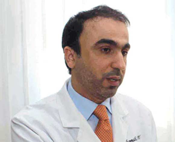 طبيب إماراتي يحوّل صفحته على «تويتر» إلى عيادة إلكترونية