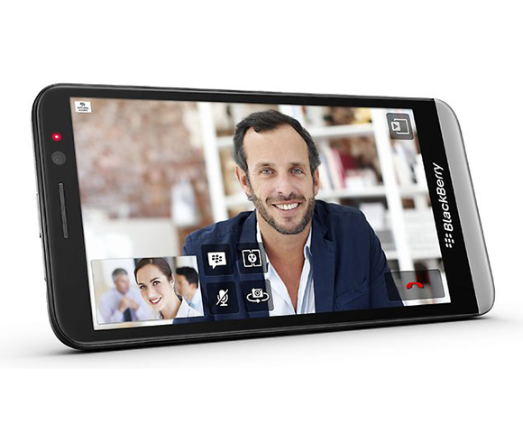 "رائد" يكشف عن مواصفات بلاكبيري Z30 الجديد