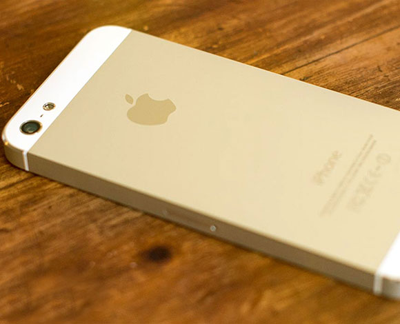 iPhone 5S الذهبي ينفد من السوق محقّقًا 10 آلاف دولار  