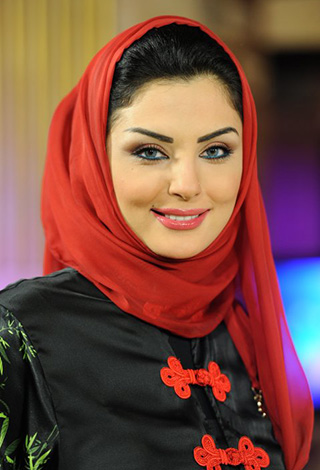 المذيعة السعودية هبة جمال تخلع حجابها