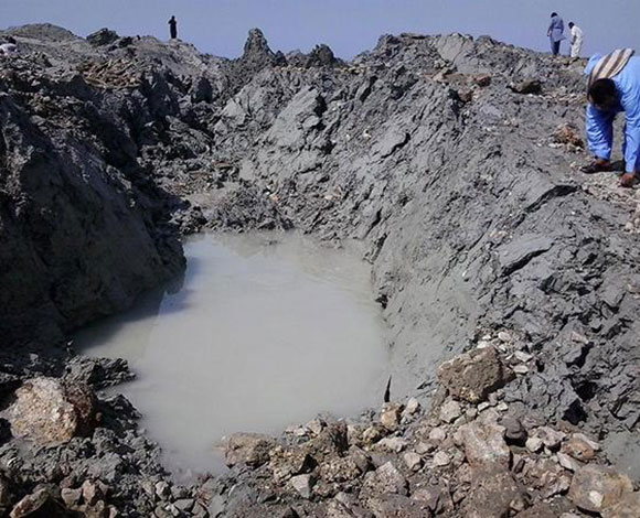 ظهور جزيرة صغيرة قبالة سواحل باكستان عقب الزلزال
