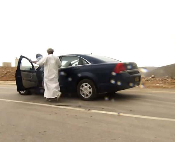 ما بين الجنّ والجاذبية: السيارات تسير عكس اتجاه المنحدرات في سلطنة عمان