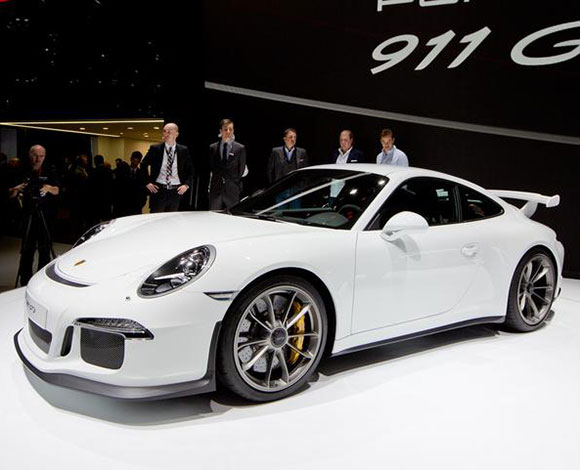 كل ما يجب أن تعرفه عن بورش 911 GT3 RS طراز 2015  