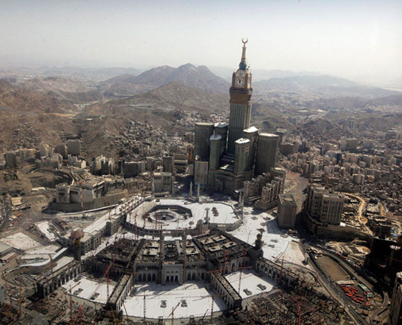 ساعة مكة أكبر ساعة في العالم وأعلاها... بالصور