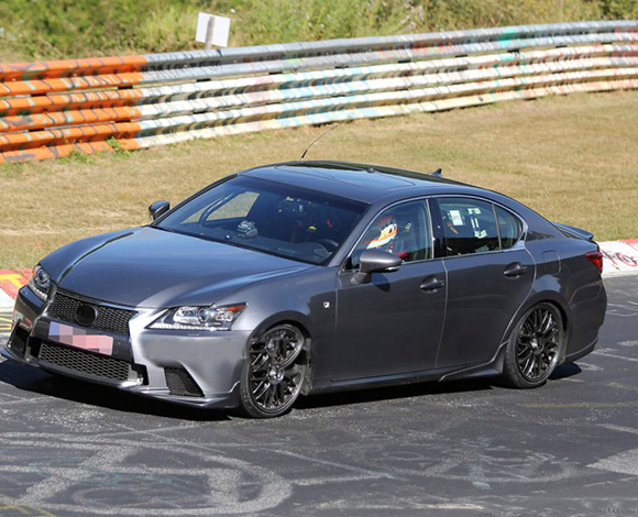 صور تجسّسيّة لسيارة لكزس GS F 2015