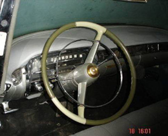 اشترى منزلاً فوجد أكثر من 180 سيارة في مزرعته!