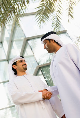 لضمان نجاحك في الإمارات لا تهمل قواعد اللباس تلك