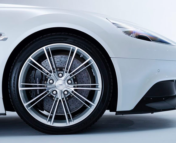 أستون مارتن Vanquish Volante: وزن أخف وتصميم أنيق