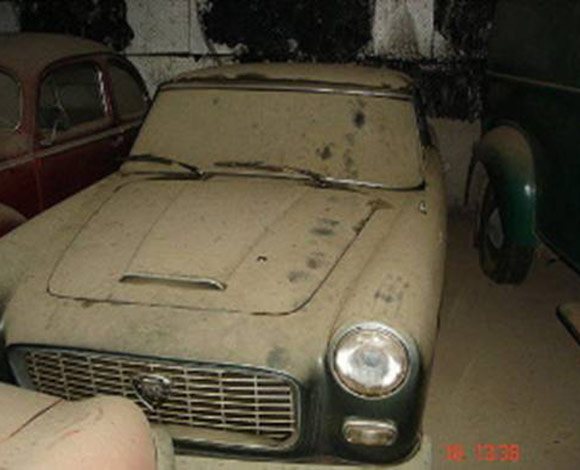 اشترى منزلاً فوجد أكثر من 180 سيارة في مزرعته!