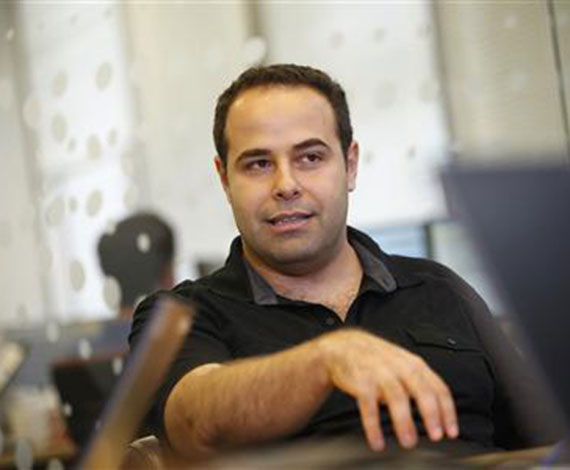 لبناني يخترع نظارة ذكية بسعر تنافسي... فهل تطيح بنظارة "غوغل"؟ 