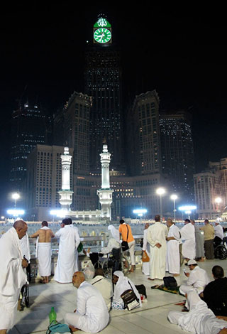 ساعة مكة أكبر ساعة في العالم وأعلاها... بالصور