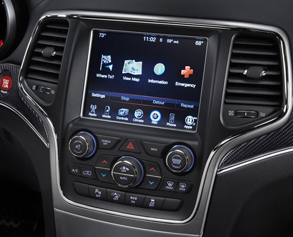 "غراند شيروكي إس آر تي8" جديدة كلياً في المنطقة