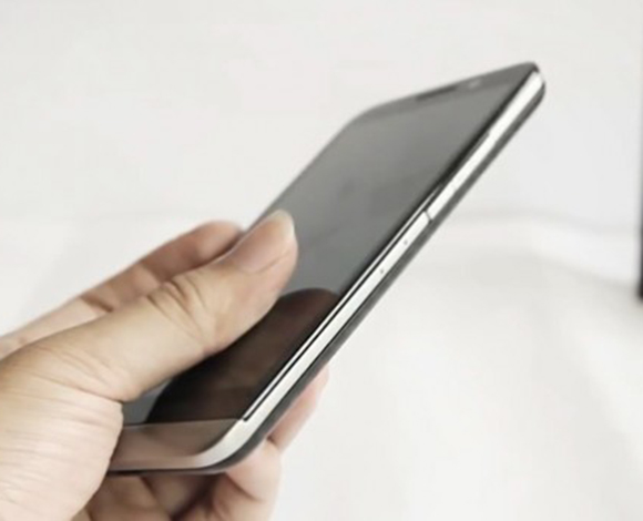 "رائد" يكشف عن مواصفات بلاكبيري Z30 الجديد