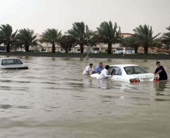العاصمة السعودية تغرق في الفيضانات  