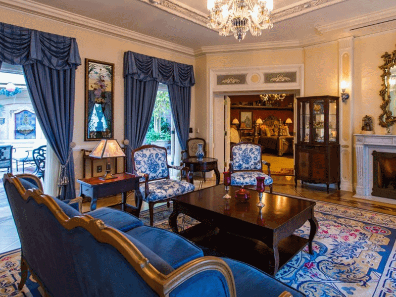 15 ألف دولار لتتناول وجبتك بمطعم 21 Royal بديزني لاند